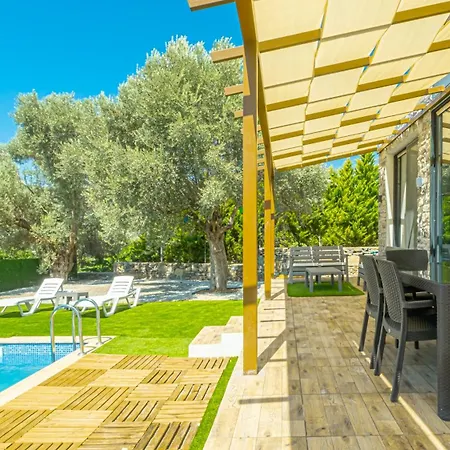 فيلة Lena Private Pool *